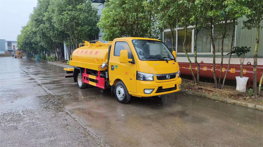 藍牌可進地下室清洗吸污車—東風途逸3方清洗吸污車